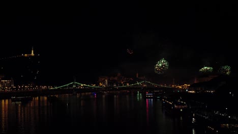 Fireworks-Over-The-City-of-Budapest-on-Chain-Bridge,-Danube-River,-Hungary,-20