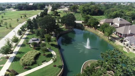 Dies-Ist-Ein-Luftvideo-Vom-Flussweg-In-Flower-Mound-Texas