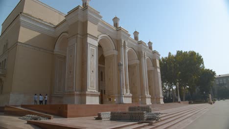 Das-Navoi-Theater,-Das-Staatliche-Akademische-Bolschoi-theater,-Ist-Das-Nationale-Operntheater-In-Taschkent,-Usbekistan