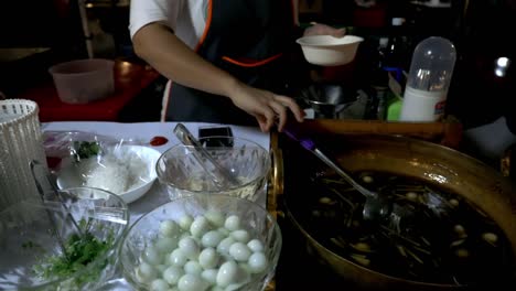 Woman-preparing-the-soup-at-the-night-market-in-Bangkok
