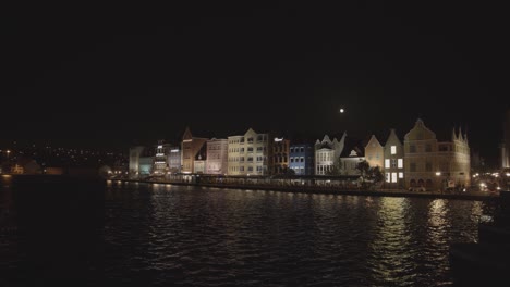 Willemstad-La-Ciudad-Capital-De-Curacao-Vista-épica-De-Noche