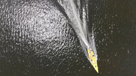 Dron-High-Speed-Folgendes-Boot-Auf-Dem-See-San-Pablo