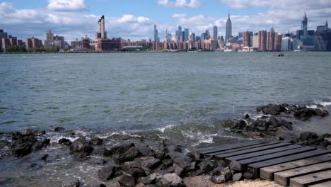 Pan-across-the-New-York-City-Skyline-from-Brooklyn---Greenpoint
