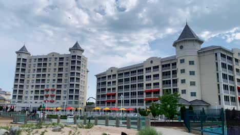Luxurious-Hotel-Breakers-exterior-view-from-Cedar-Point-View-in-Sandusky,-Ohio,-United-States