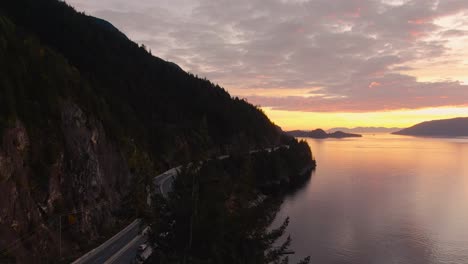 Sea-To-Sky-Hwy-In-Howe-Sound-In-Der-Nähe-Von-Horseshoe-Bay,-West-Vancouver,-Britisch-Kolumbien,-Kanada