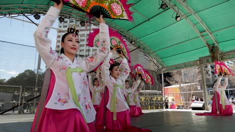 South-Korea-Culture,-Dance-Performance,-Women,-Dress,-Traditional,-Asia-korean-traditional-fan-dance,-Buchaechum
