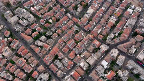 Aerial-shot-of-the-red-roof-buildings-in-Nachlaot-Neighborhood-in-Jerusalem,-top-down-shot-with-tilt-up-at-the-end