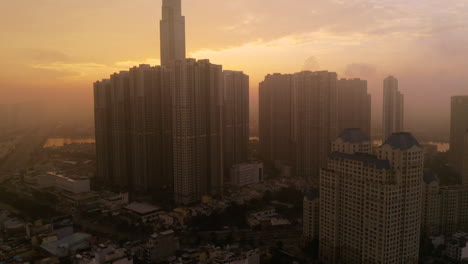 Teil-Sechs-Sonnenaufgang-In-Der-Stadt-Aus-Der-Luft-In-Südostasien-Mit-Extremer-Luftverschmutzung