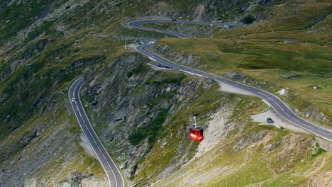 View-of-the-Transfagarasan-road-and-cable-car