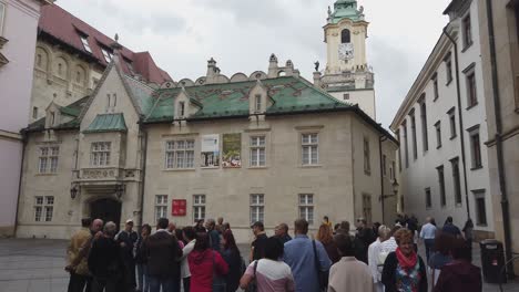 Primatial-Palace-Square-Und-Uhrturm-Des-Alten-Rathauses-In-Bratislava