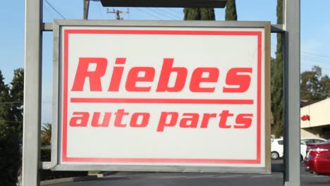 Riebes-Autoteile-Straßenschild