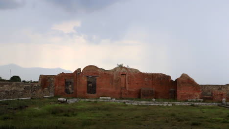 Locked-Off-View-Red-Bricked-Ruin-Of-Building-At-Pompeii,-Italy