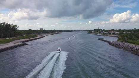 Boating-On-the-Loxahatchee-River-towards-the-Jupiter-Inlet-Lighthouse