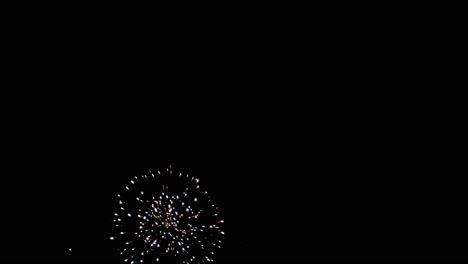 Feuerwerk-Nacht-Urlaub-Himmel-Isoliert-Auf-Dunkelschwarzem-Hintergrund