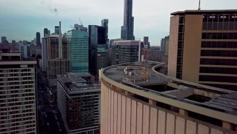 Luftbild---überfüllte-Innenstadt-Einer-Großstadt-Mit-Hohen-Bürogebäuden