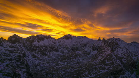 Bunter-Und-Schöner-Sonnenuntergang-In-Den-Gredos-bergen,-Avila,-Spanien