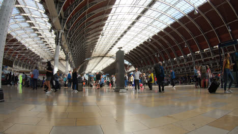 London-England,-Circa:-Zeitraffer-überfüllte-Menschen-An-Der-Paddington-Station-In-London,-Vereinigtes-Königreich