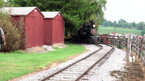 A-vintage-narrow-gauge-steam-engine-giving-rides-at-a-local-reunion