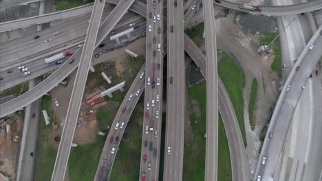 Este-Video-Trata-Sobre-Una-Vista-Panorámica-Del-Tráfico-En-Hora-Pico-En-La-Autopista-Principal-De-Houston