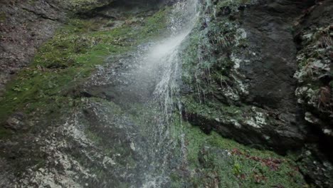 Zeitlupe-Des-Wasserfalls-In-Pokljuka-Mit-120-Fps