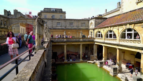 Bath-England,-Circa-:-Roman-Baths,-the-UNESCO-World-Heritage-site-with-people,-which-is-a-site-of-historical-interest-in-the-city-of-Bath,-UK