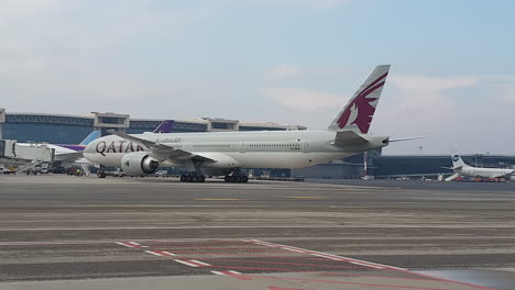 Airplane-Qatar-landed-and-move-to-loading-bridge-in-Milan