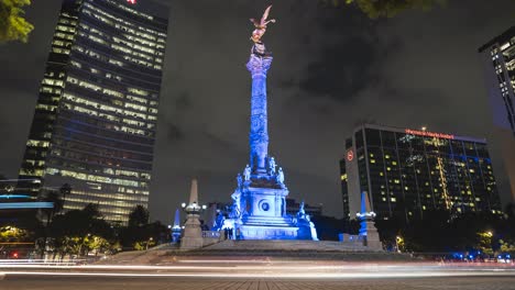 Timelapse-at-night-pointed-at-the-Angel-of-Independencia