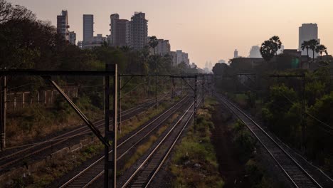 Zeitraffer-Der-Nahverkehrszüge-Von-Mumbai
