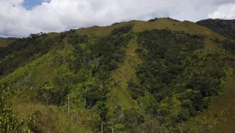 Vista-De-Las-Montañas-Safeyoka-En-Papúa-Nueva-Guinea