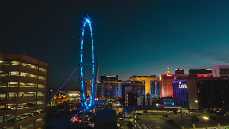 Las-Vegas-Nevada-Usa,-Sonnenuntergangszeitraffer-über-Streifen,-High-Roller-Riesenrad-Und-Bunte-Neonstadtbeleuchtung