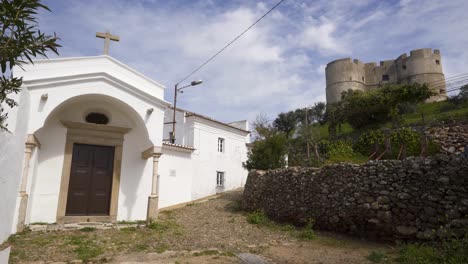 Evoramonte-church-and-castle-in-Alentejo,-Portugal