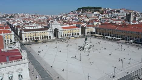 Aerial-Drone-Shot-of-the-Parco-do-Comercio-and-the-Lisbon-Cityscape,-Portugal