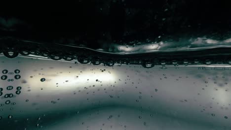 Burbujas-De-Agua-Turquesa-Moviéndose-Lentamente-Perspectiva-Abstracta-Macro