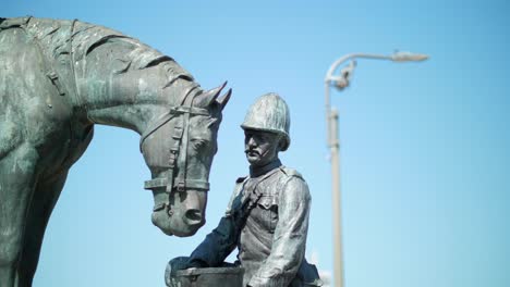Horse-Memorial-Statue,-Ein-Nationales-Kulturerbe-In-Port-Elizabeth,-Südafrika