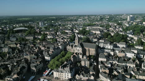Basilika-Notre-Dame-D&#39;avesnières,-Laval-Im-Departement-Mayenne,-Frankreich
