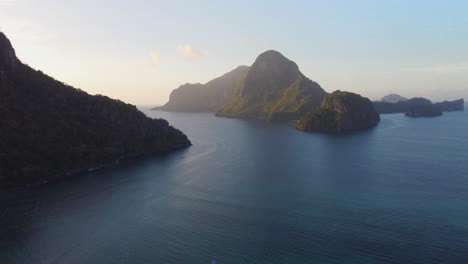 Drone-Shot-of-Magnificent-view-of-islands-in-Elnido,-Palawan,-Philippines