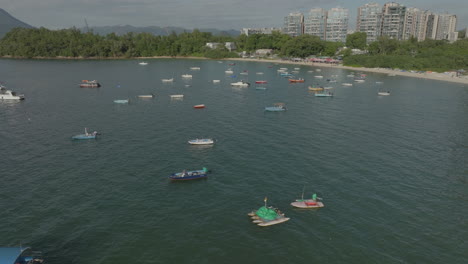Barcos-Flotando-En-Aguas-De-Hong-Kong,-China,-Hong-Kong