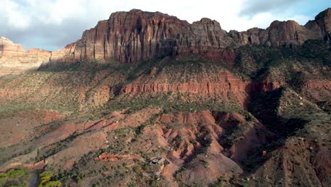 Red-rock-cliffs-showing-erosion-and-layers-in-Southwest-Utah,-USA---Aerial
