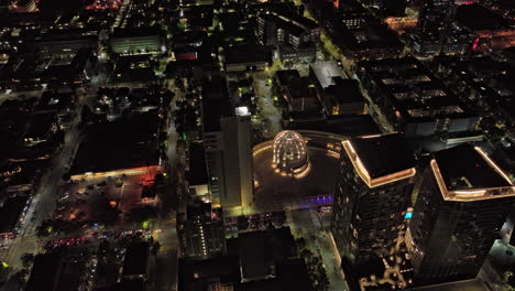 San-Jose,-Kalifornien,-Antenne-V5,-Vogelperspektive,-Drohne,-überführung,-Innenstadt-Und-Horace-Mann-viertel,-Aufnahme-Beleuchteter-Stadtlandschaft-Und-Rathaus-Mit-Auffälligen-Lichtern-–-Aufgenommen-Mit-Mavic-3-Cine-–-Juni-2022