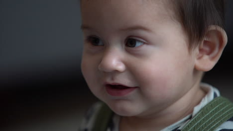 Nahaufnahme-Eines-Hispanischen-Babys,-Das-Glücklich-Lächelt
