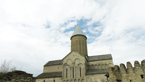 Steinmauern-Und-Orthodoxes-Alaverdi-Kathedralenkloster-In-Georgia