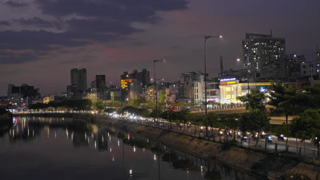 Sonnenuntergang-über-Der-Uferstraße-Von-Ho-Chi-Minh-Stadt