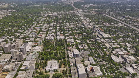 Sacramento-City,-Kalifornien,-Luftaufnahme,-V12,-Vogelperspektive,-Drohne,-Überführung,-State-Capitol-Building,-Die-Tagsüber-Das-Stadtbild-Von-Downtown-Und-Midtown-Von-Oben-Einfängt-–-Aufgenommen-Mit-Mavic-3-Cine-–-Juni-2022