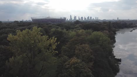 Video-Panorámico-De-Drones-Del-Estadio-Nacional-De-Polonia,-Varsovia,-Mostrando-Alrededor