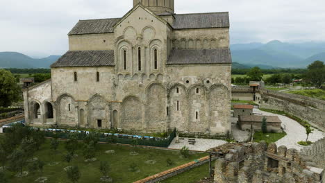 Stone-walls-and-cathedral-of-Alaverdi-orthodox-monastery-in-Georgia