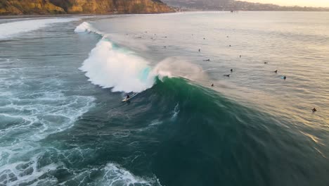 8-ft-waves-at-blacks-beach-La-Jolla
