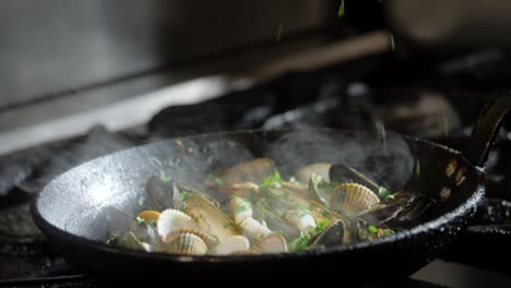 cooking-mussels-in-pan-with-herbs