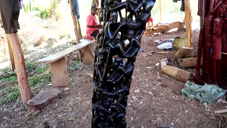 Vista-De-Cerca-De-Una-Escultura-Muy-Detallada-Procedente-De-La-Tribu-Makonde,-Tanzania,-áfrica