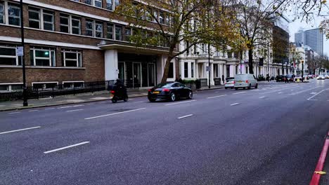 Cars-and-Traffic-street-in-city-of-London,-UK