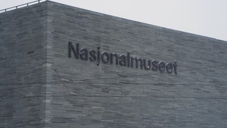 Nasjonalmuseet-Sign-Lettering-On-Building-During-Snowfall-In-Oslo,-Norway